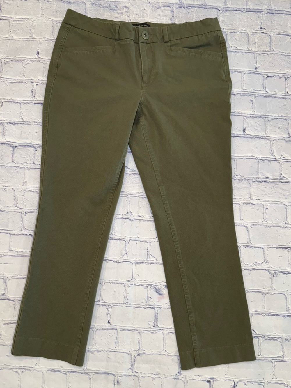 Banana Republic Olive Green Chino!
Ankle Pants.